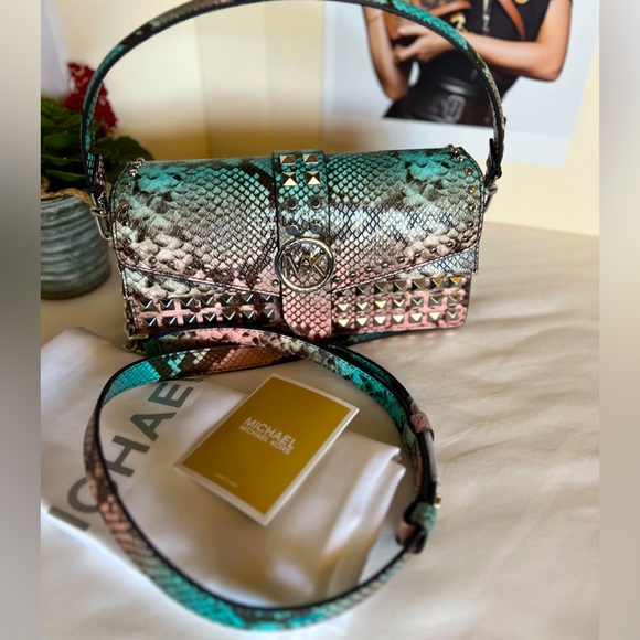 Michael Kors Greenwich - Picture 2 of 16